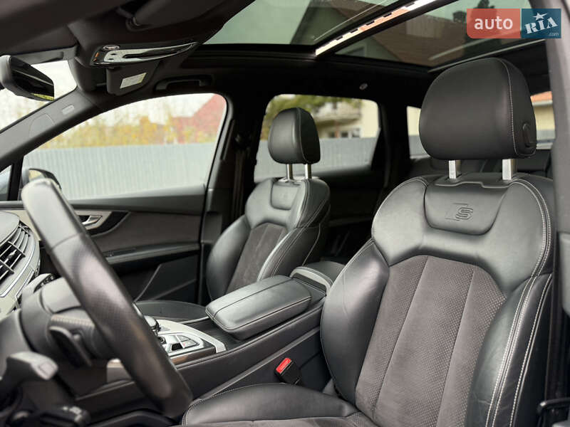 Внедорожник / Кроссовер Audi Q7 2015 в Ужгороде