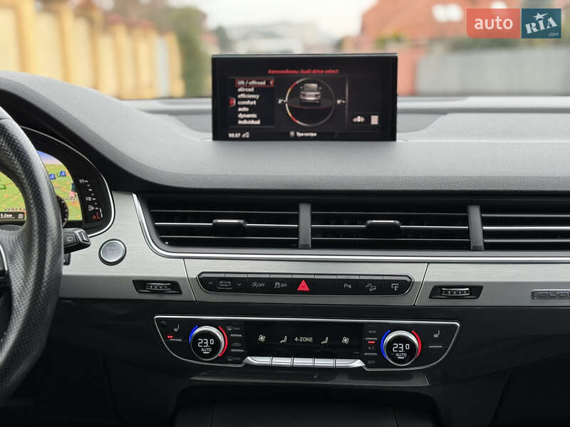 Внедорожник / Кроссовер Audi Q7 2015 в Ужгороде