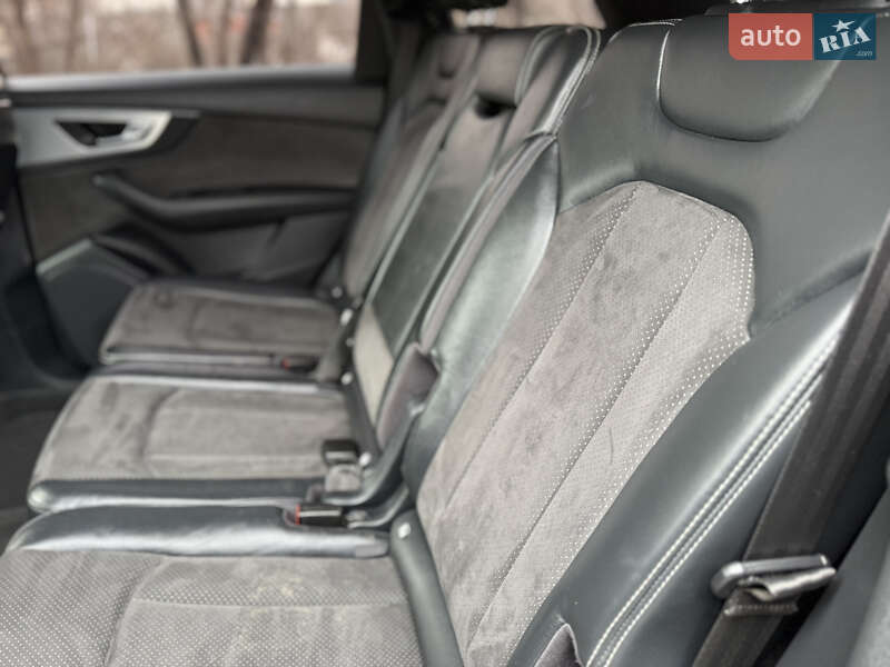 Позашляховик / Кросовер Audi Q7 2017 в Києві
