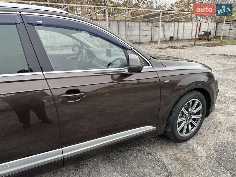 Позашляховик / Кросовер Audi Q7 2016 в Дніпрі