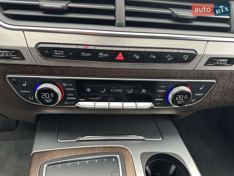 Позашляховик / Кросовер Audi Q7 2016 в Дніпрі