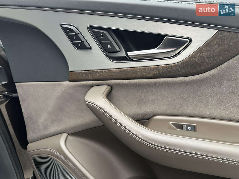 Позашляховик / Кросовер Audi Q7 2016 в Дніпрі