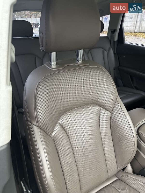 Позашляховик / Кросовер Audi Q7 2016 в Дніпрі