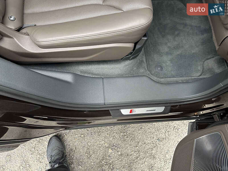 Позашляховик / Кросовер Audi Q7 2016 в Дніпрі