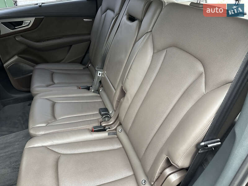 Позашляховик / Кросовер Audi Q7 2016 в Дніпрі