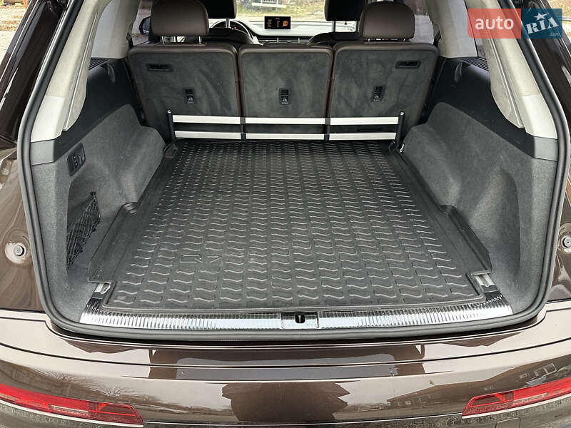 Позашляховик / Кросовер Audi Q7 2016 в Дніпрі