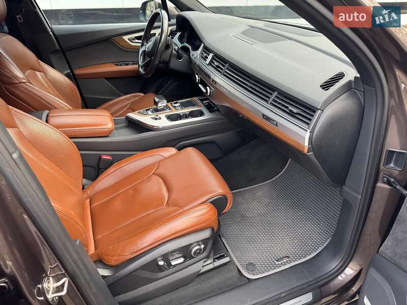 Позашляховик / Кросовер Audi Q7 2017 в Лохвиці