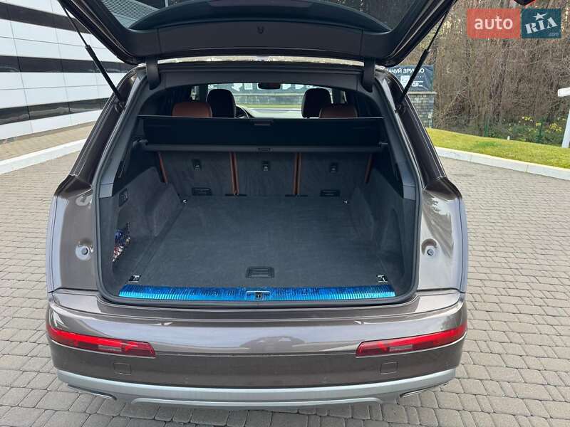 Позашляховик / Кросовер Audi Q7 2017 в Лохвиці