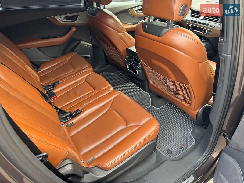 Позашляховик / Кросовер Audi Q7 2017 в Лохвиці