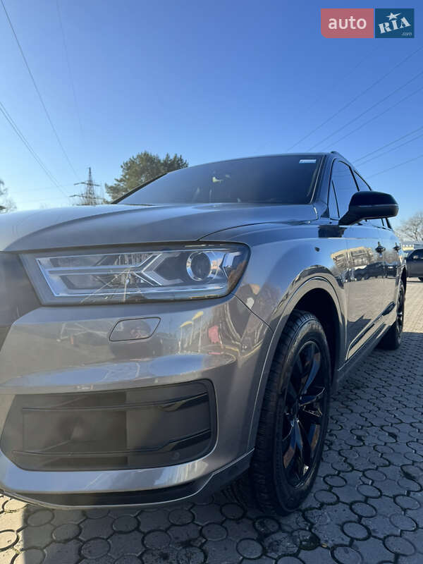 Позашляховик / Кросовер Audi Q7 2016 в Чернівцях