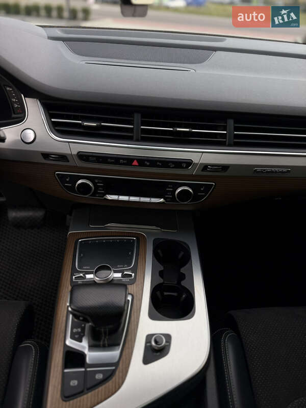 Позашляховик / Кросовер Audi Q7 2015 в Хусті