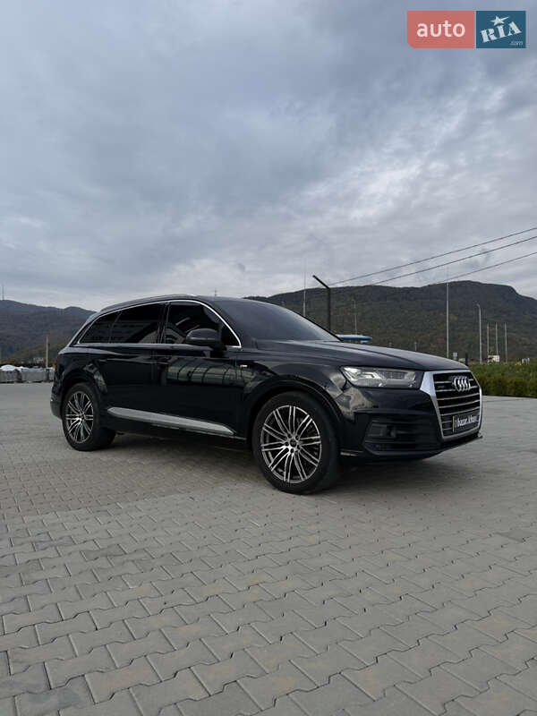 Позашляховик / Кросовер Audi Q7 2015 в Хусті