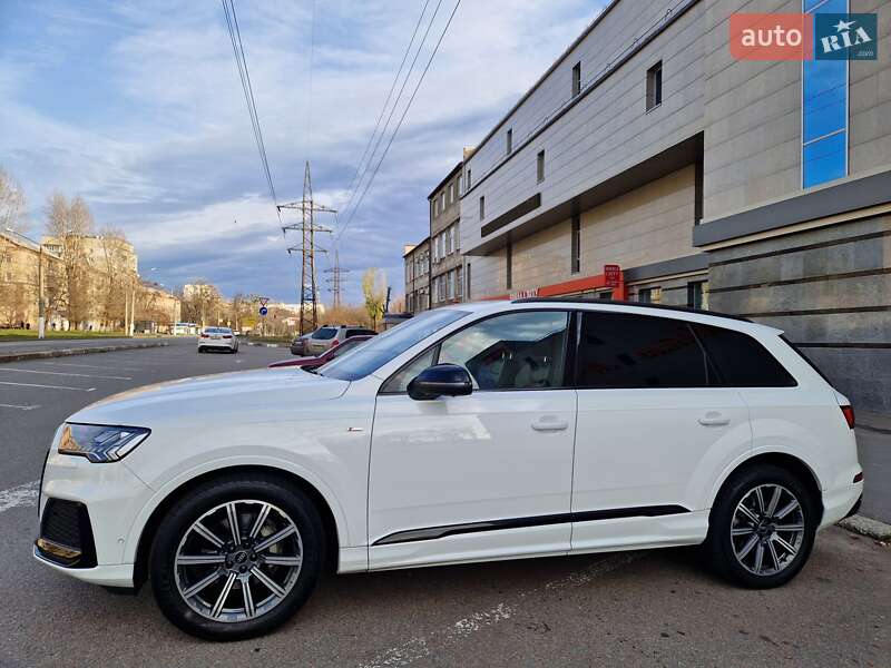 Позашляховик / Кросовер Audi Q7 2023 в Києві