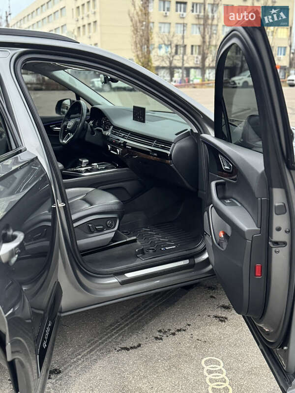 Внедорожник / Кроссовер Audi Q7 2018 в Киеве