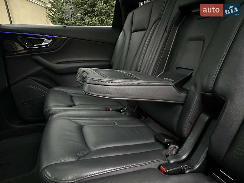 Внедорожник / Кроссовер Audi Q7 2017 в Сарнах