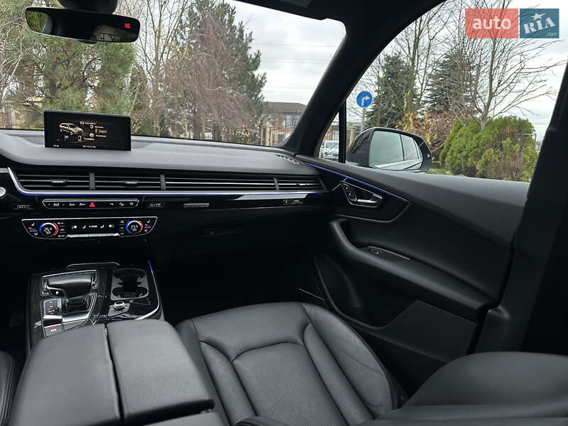 Внедорожник / Кроссовер Audi Q7 2017 в Сарнах