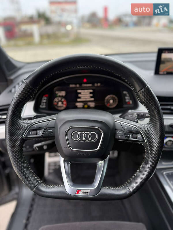 Позашляховик / Кросовер Audi Q7 2016 в Ужгороді