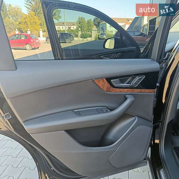 Внедорожник / Кроссовер Audi Q7 2017 в Дубно