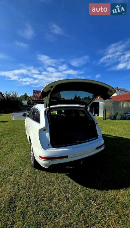 Позашляховик / Кросовер Audi Q7 2015 в Рівному