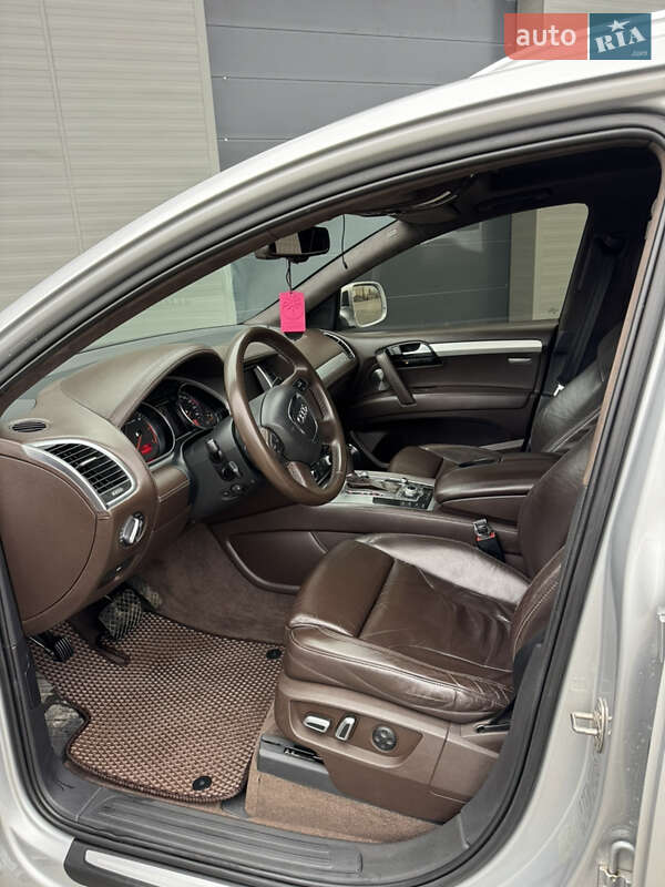 Внедорожник / Кроссовер Audi Q7 2010 в Сарнах