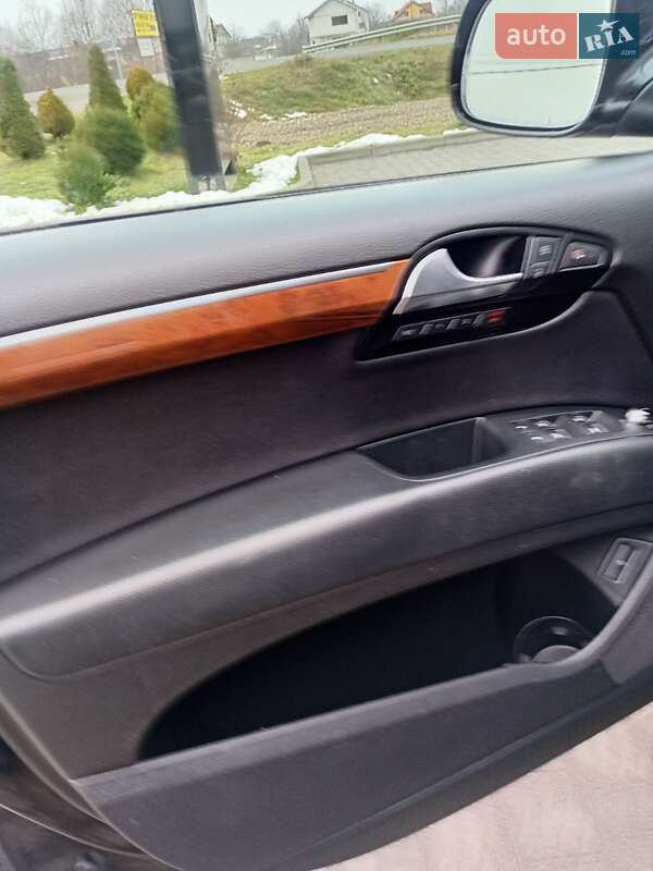 Позашляховик / Кросовер Audi Q7 2012 в Стрию