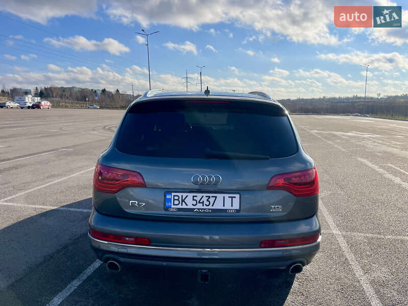 Позашляховик / Кросовер Audi Q7 2015 в Рівному