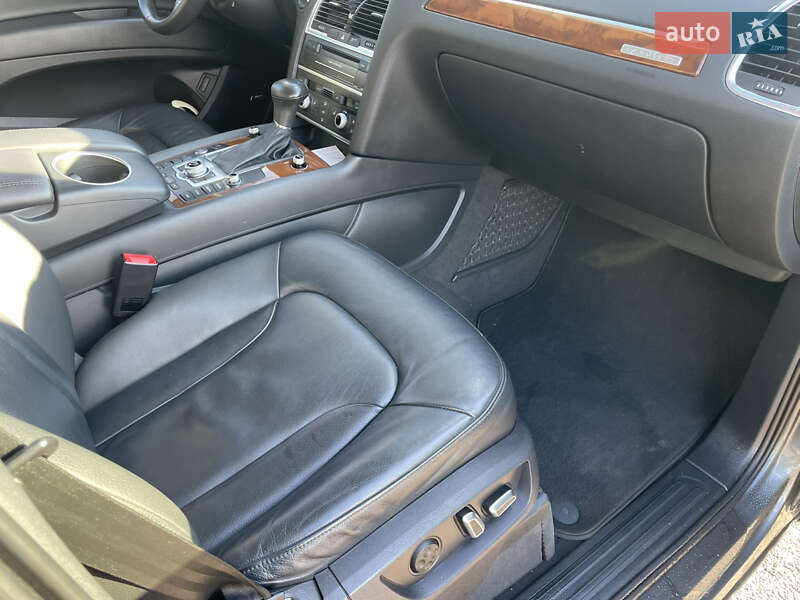 Позашляховик / Кросовер Audi Q7 2015 в Рівному