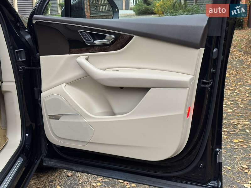 Позашляховик / Кросовер Audi Q7 2017 в Києві