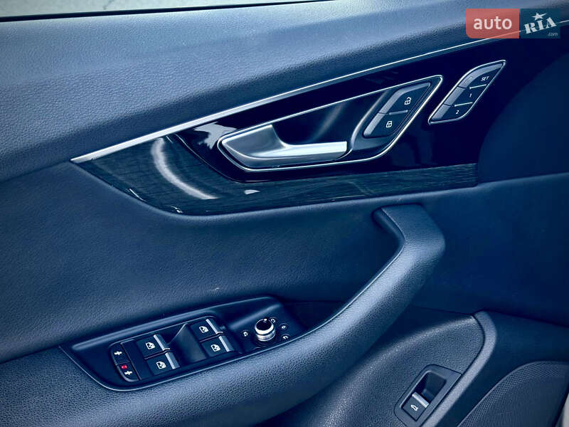 Внедорожник / Кроссовер Audi Q7 2017 в Киеве