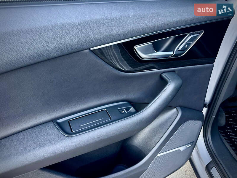 Внедорожник / Кроссовер Audi Q7 2017 в Киеве