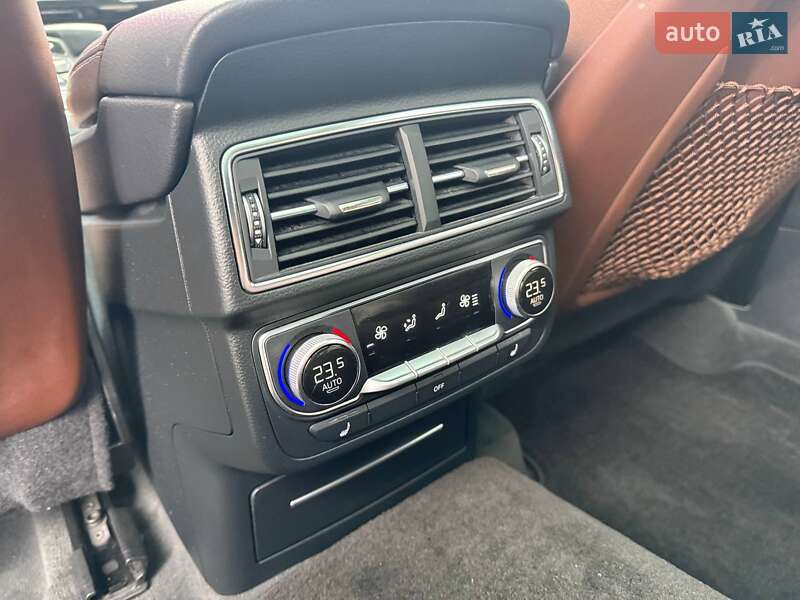 Позашляховик / Кросовер Audi Q7 2016 в Києві