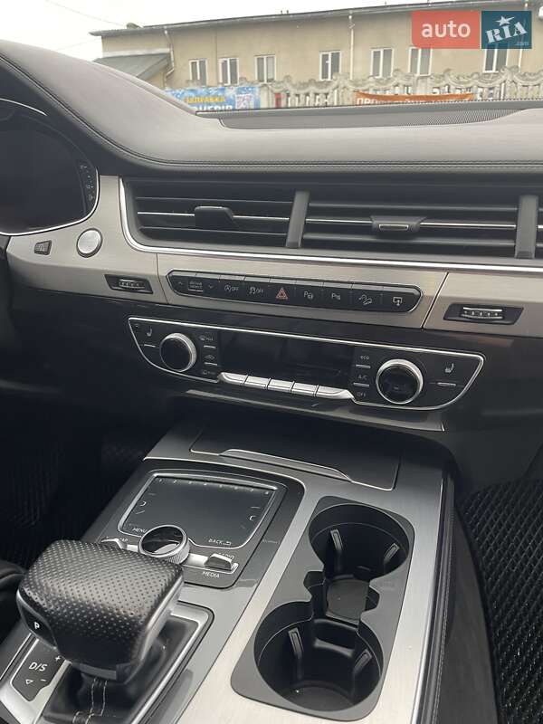 Позашляховик / Кросовер Audi Q7 2015 в Івано-Франківську