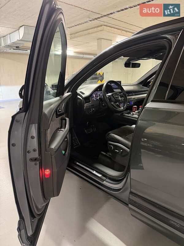 Внедорожник / Кроссовер Audi Q7 2017 в Киеве