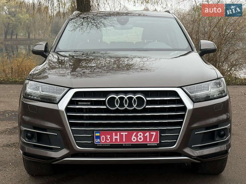 Внедорожник / Кроссовер Audi Q7 2017 в Ровно