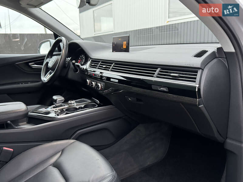 Позашляховик / Кросовер Audi Q7 2015 в Стрию