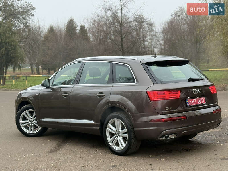 Внедорожник / Кроссовер Audi Q7 2017 в Ровно