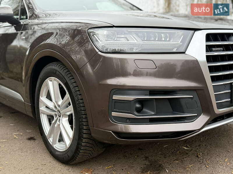 Внедорожник / Кроссовер Audi Q7 2017 в Ровно