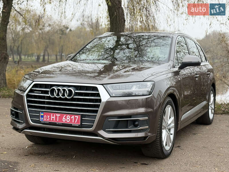 Внедорожник / Кроссовер Audi Q7 2017 в Ровно