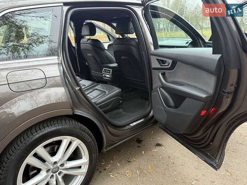Внедорожник / Кроссовер Audi Q7 2017 в Ровно