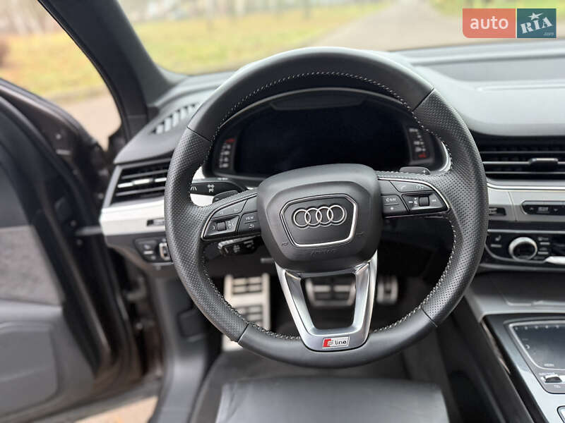 Внедорожник / Кроссовер Audi Q7 2017 в Ровно