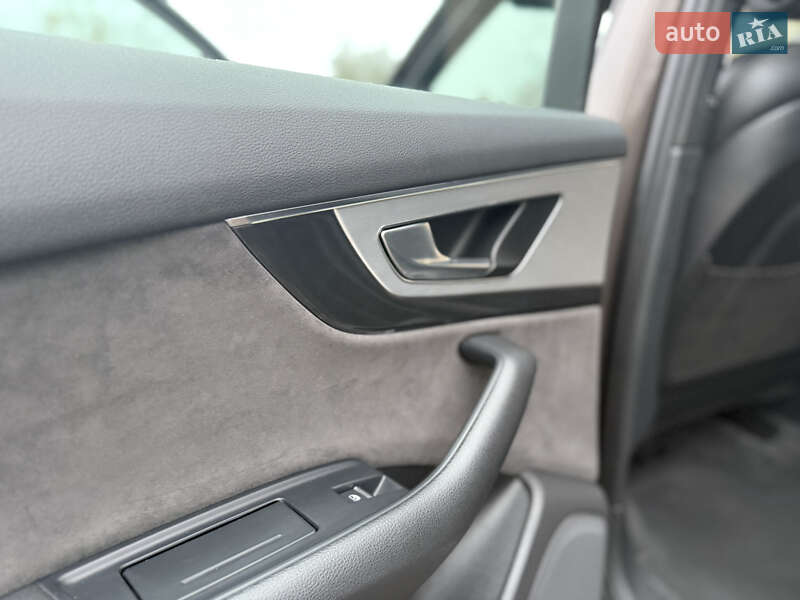 Внедорожник / Кроссовер Audi Q7 2017 в Ровно