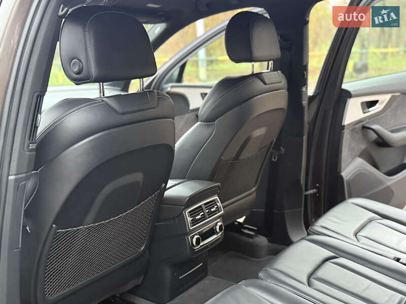 Внедорожник / Кроссовер Audi Q7 2017 в Ровно