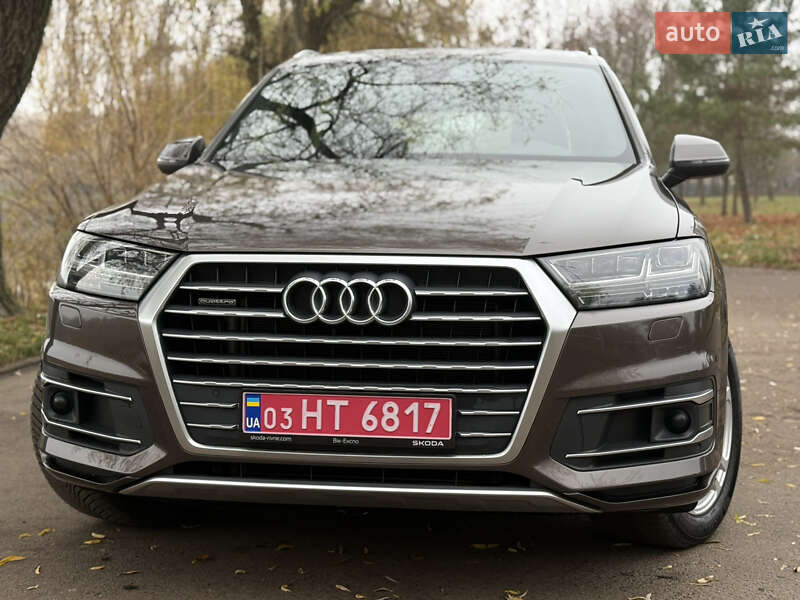 Внедорожник / Кроссовер Audi Q7 2017 в Ровно
