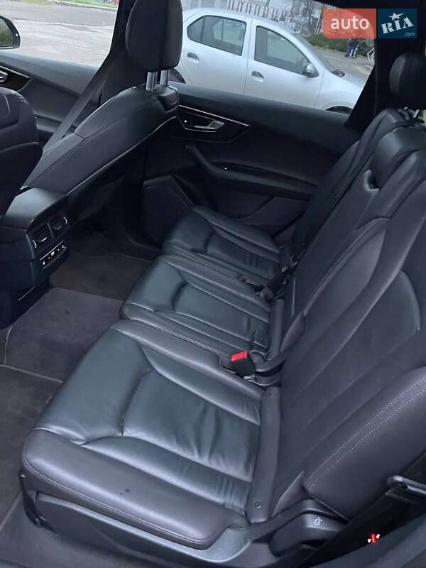 Внедорожник / Кроссовер Audi Q7 2017 в Сарнах