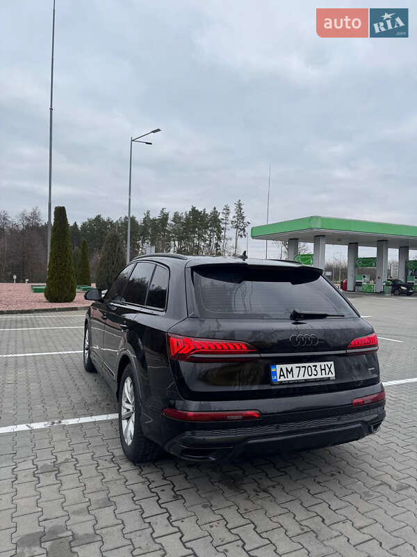 Позашляховик / Кросовер Audi Q7 2021 в Житомирі