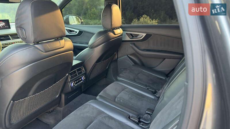 Внедорожник / Кроссовер Audi Q7 2016 в Павлограде