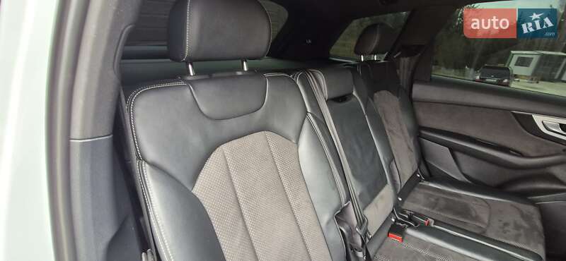 Позашляховик / Кросовер Audi Q7 2017 в Яремчі