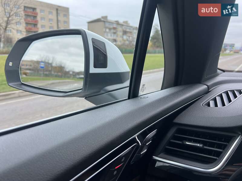 Позашляховик / Кросовер Audi Q7 2016 в Виноградові