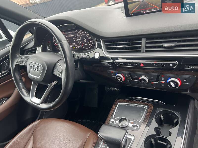 Позашляховик / Кросовер Audi Q7 2016 в Виноградові