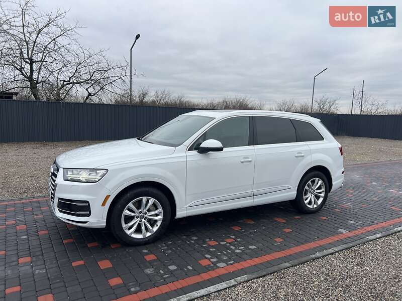 Позашляховик / Кросовер Audi Q7 2016 в Виноградові